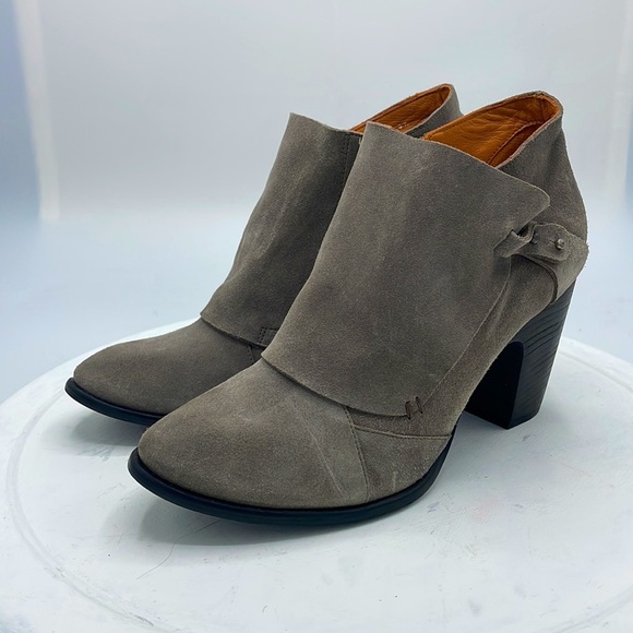 NWOT-Coclico Suede Ankle Boots/Booties - Picture 1 of 11